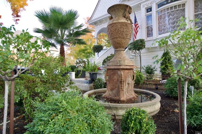 Building Photo - 590 Randolph St