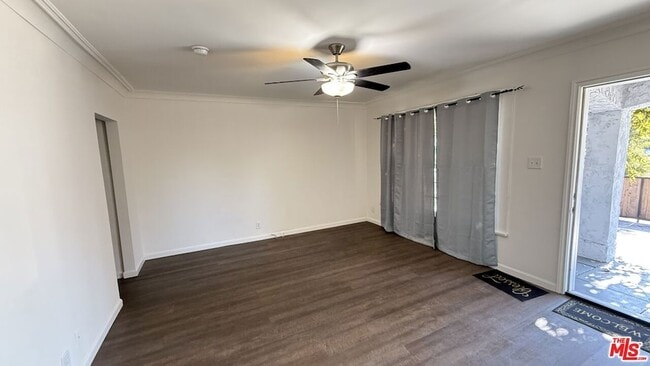 Building Photo - 607 W 47th St