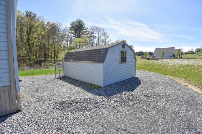 Foto del edificio - Two Bedroom Updated Mobile Home with Fenced Yard!