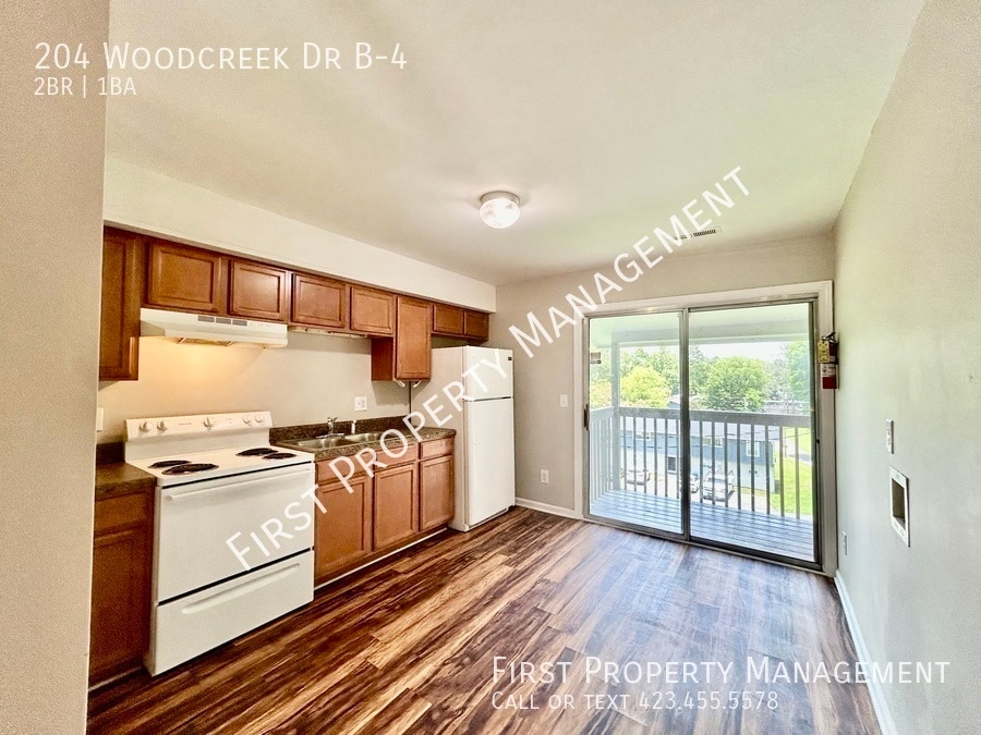 Primary Photo - 204 Woodcreek Dr