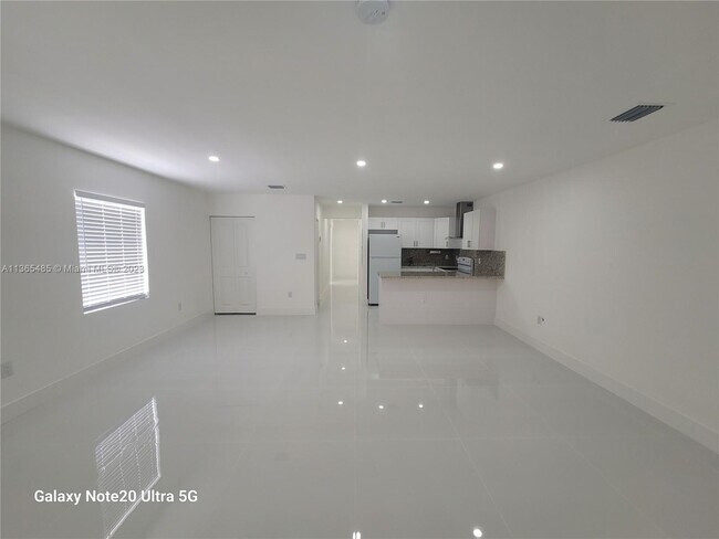 Foto del edificio - 600 NW 33rd Ave