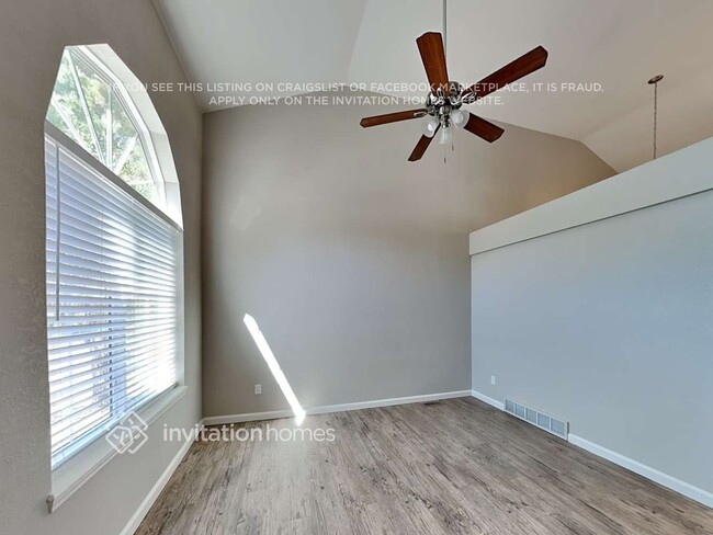Building Photo - 5425 Majestic Dr