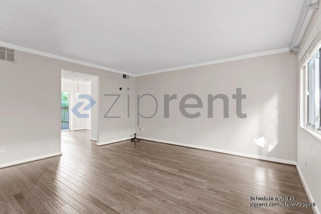 Foto del edificio - 100 Biscayne Dr NW