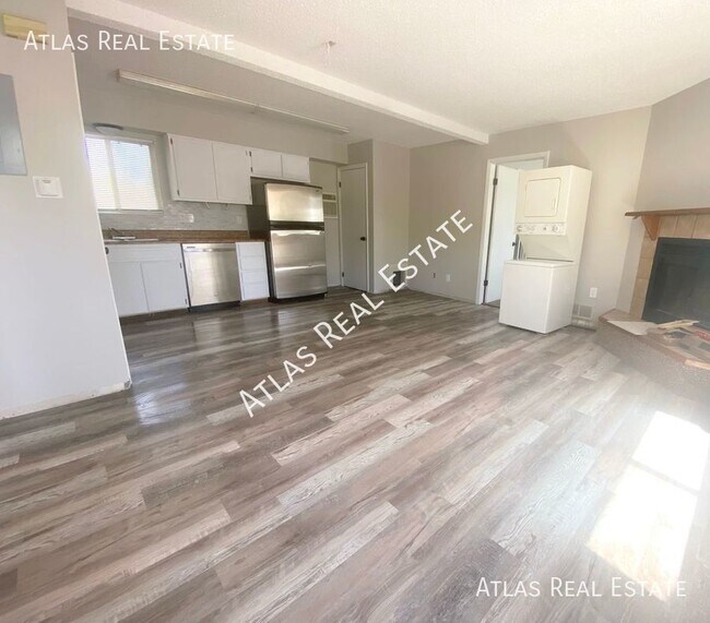 Building Photo - Beautiful apartment, 2 Bed 2 bath! WASHER/...