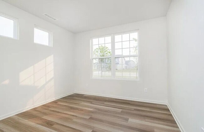 Building Photo - Come home to this newly built 3 bedroom!