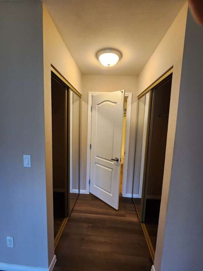Building Photo - 2 bed, 2 bath first floor condo ready for ...