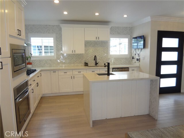 Foto del edificio - 22135 Vanowen St