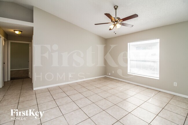 Foto del edificio - 7591 Groveoak Dr