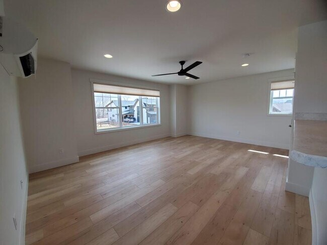 Building Photo - 3354 S 30th Ave