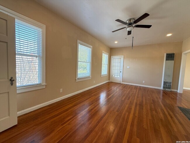 Foto del edificio - 530 W Gramercy Pl