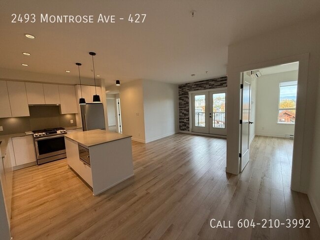 Photo du bâtiment - Spacious Condo at Upper Montrose