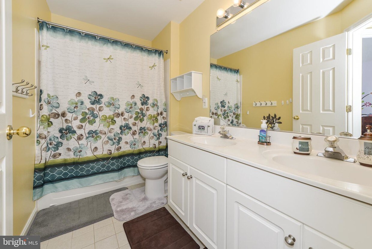 25877 Pinebluff Dr, Chantilly, VA 20152 House for Rent in Chantilly