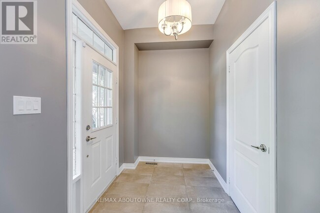 Building Photo - 186 Gatwick Dr