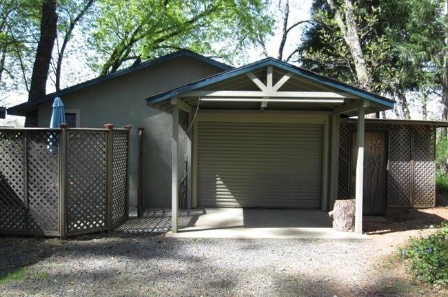 Building Photo - 6727 Chapman Ln