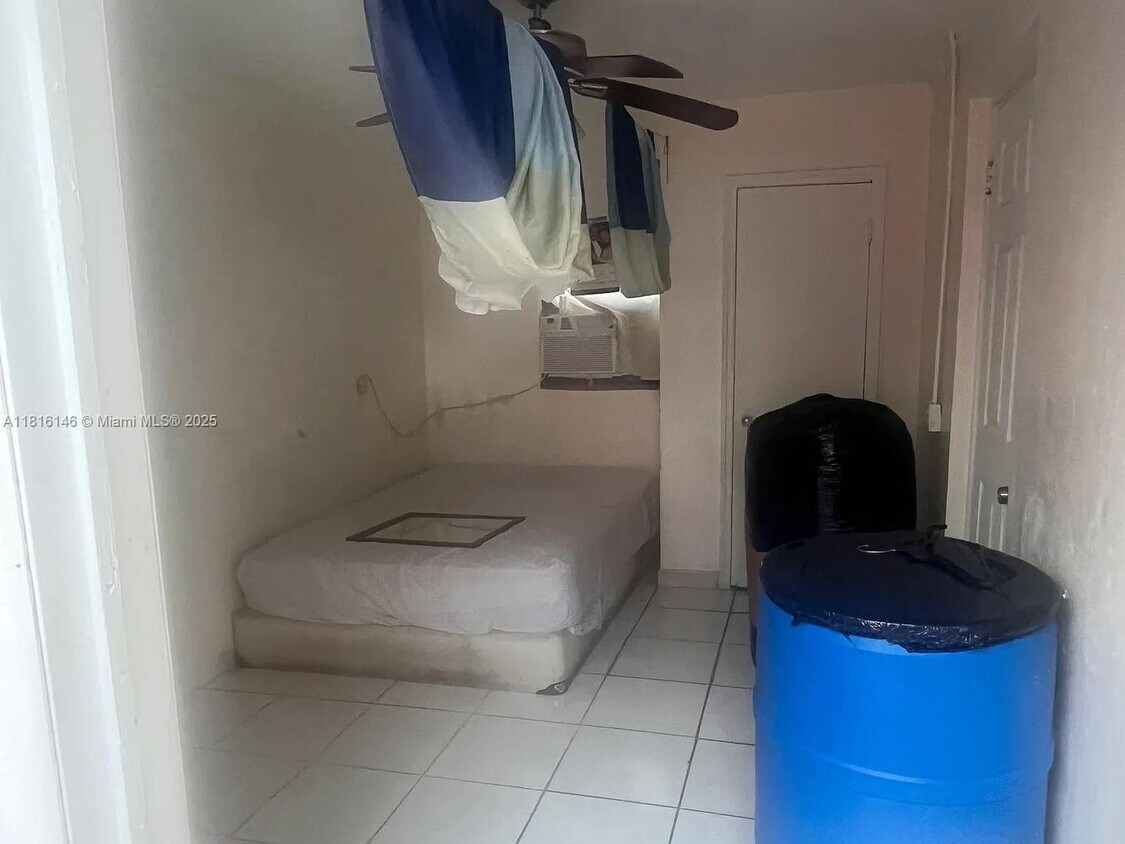 Foto del edificio - 430 NW 121st St