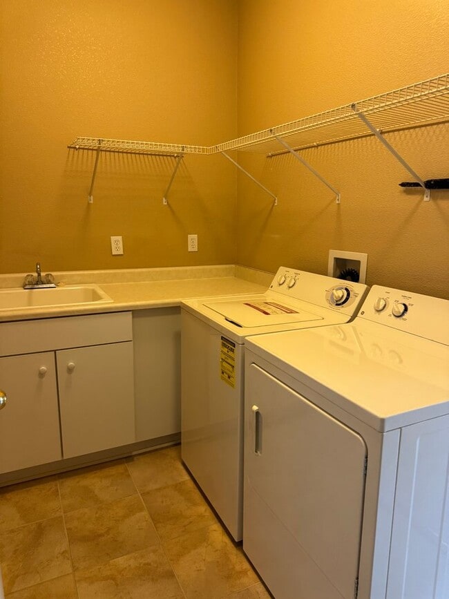 Building Photo - Nice Home Located in 55 and Over Community!