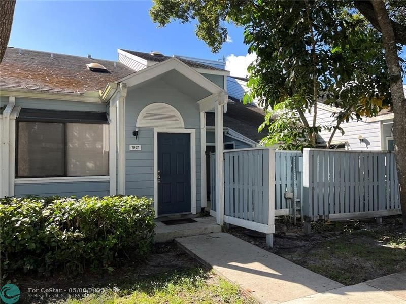 Foto principal - 1821 Racquet Ct