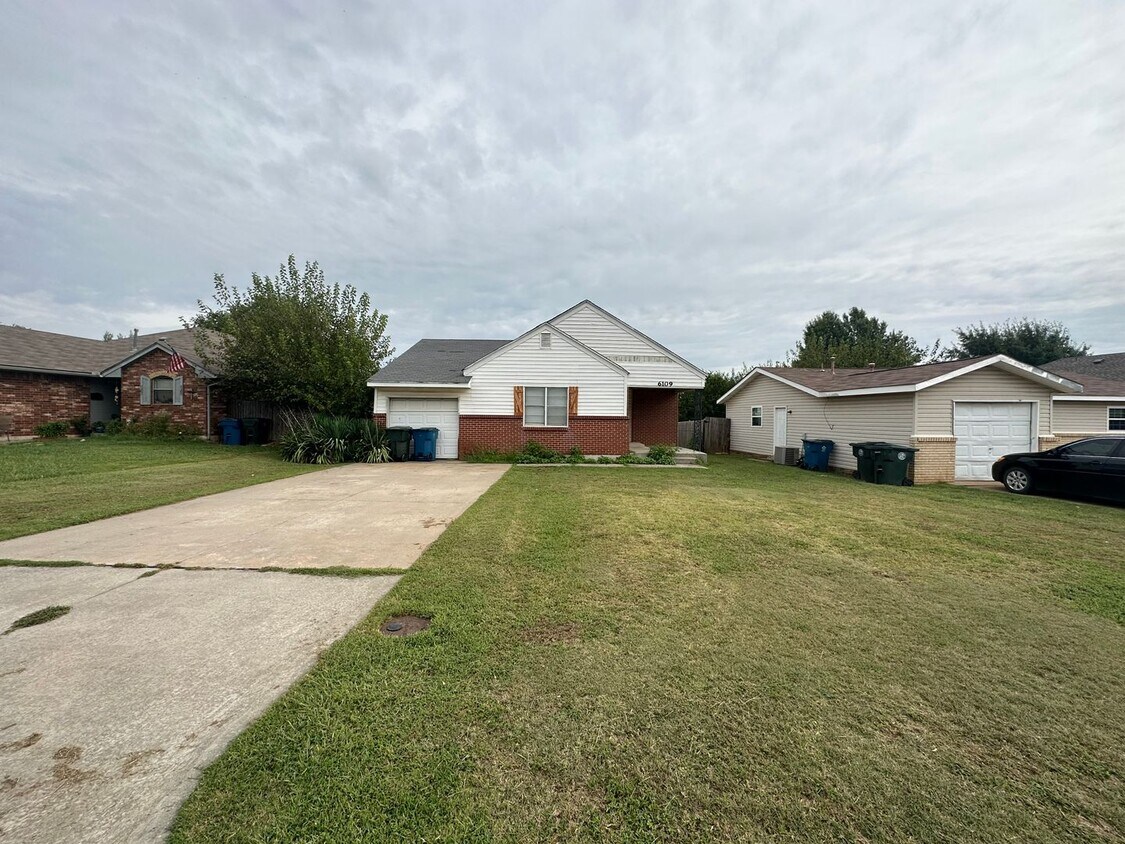 Primary Photo - 6109 SE 5th St