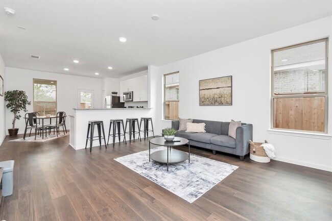 Foto del edificio - 14455 Cedar Ledge Ln