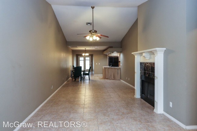 Foto del edificio - 5104-5106 S Hickory Ave