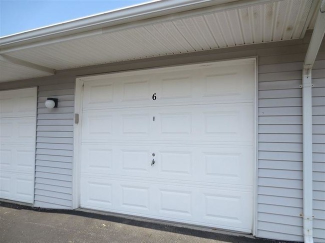 Building Photo - 185 Cave Run Dr