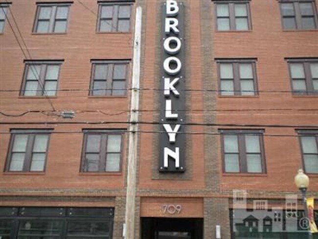 Building Photo - 709 N 4th St