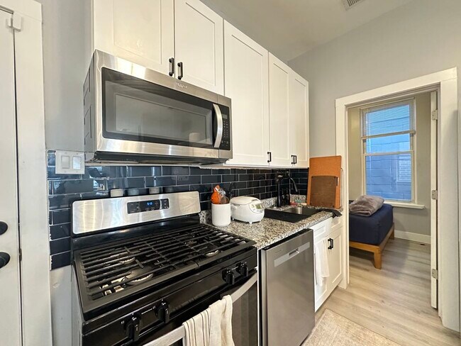 Foto del edificio - 1361 W Walton St