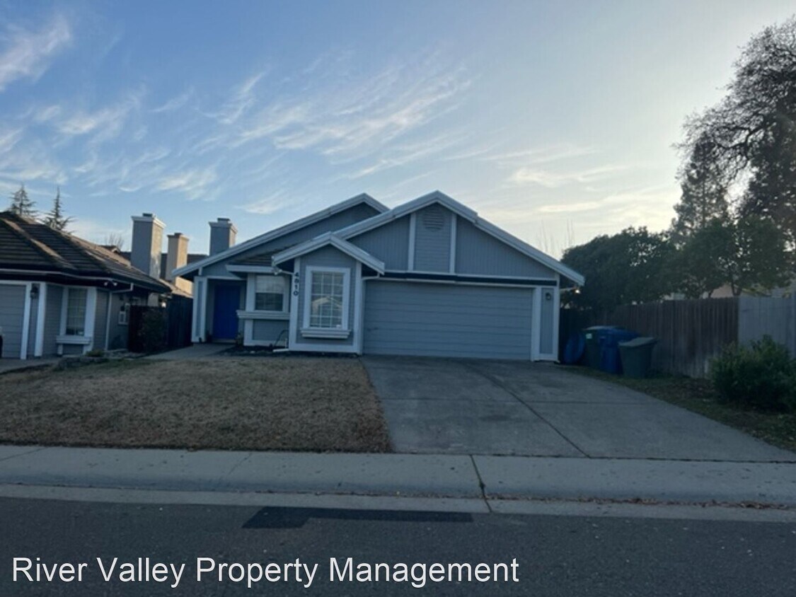 3 br, 2 bath House 4810 Oak Way House Rental in Antelope, CA