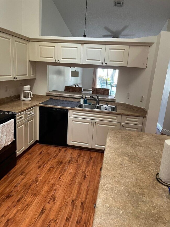 Building Photo - 7652 Pinewalk Drive South Apt #139, Margat...