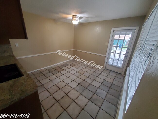 Building Photo - 5049 Middlecoff Cir