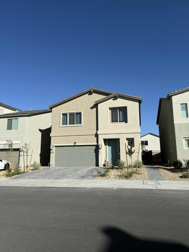 Entrada para dos coches y sendero del patio trasero ampliados - 5924 Tomsik St