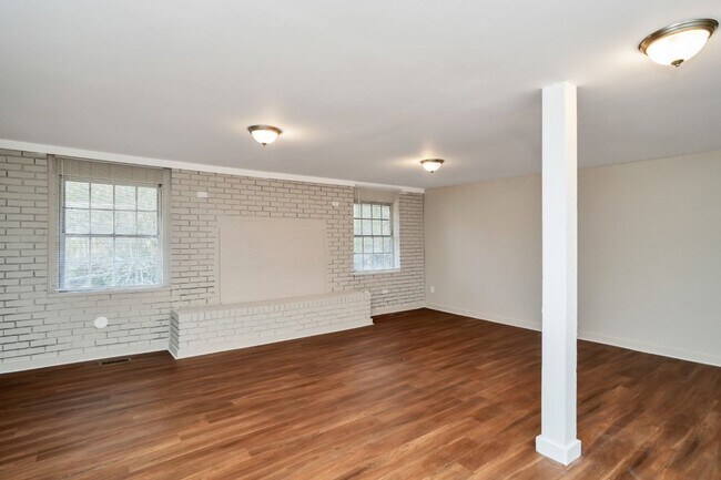 Foto del edificio - 1624 Fairview Dr