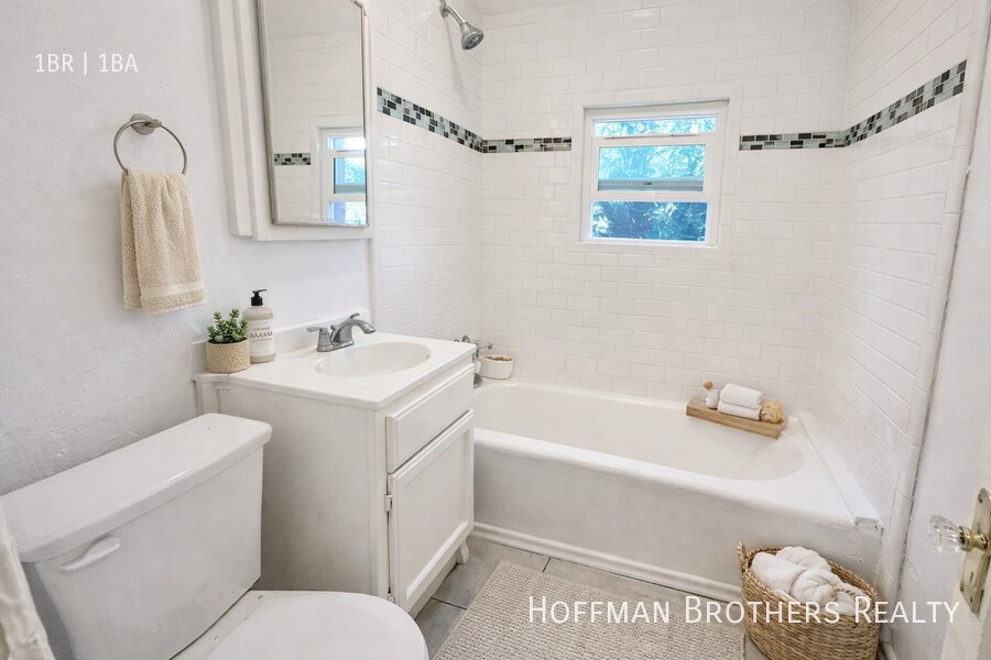 Foto del edificio - 3048 W 12th St