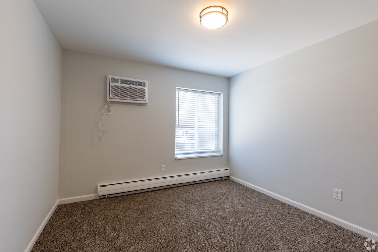 The Park on 13 Apartments - Royal Oak, MI - 3009 W 13 Mile Rd