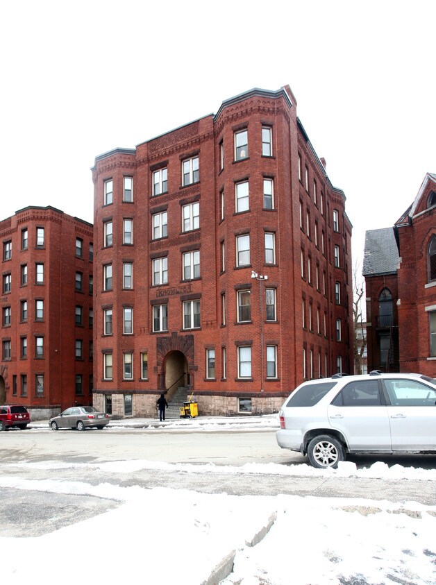 Primary Photo - 51 Wellington St