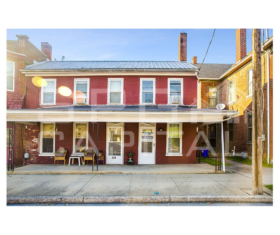 Primary Photo - 239 E King St