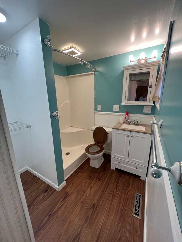 Master Bath - 13520 W Grand River Hwy