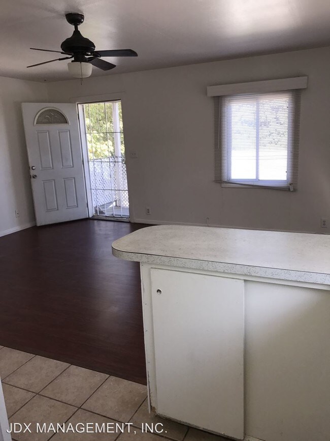 Foto del edificio - 8770 Lamar St