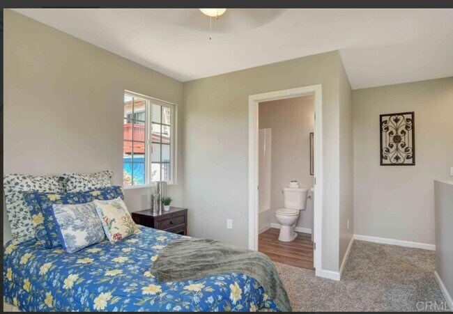 Building Photo - 920 Galopago St