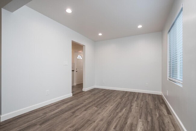 Building Photo - 117 27th Ave