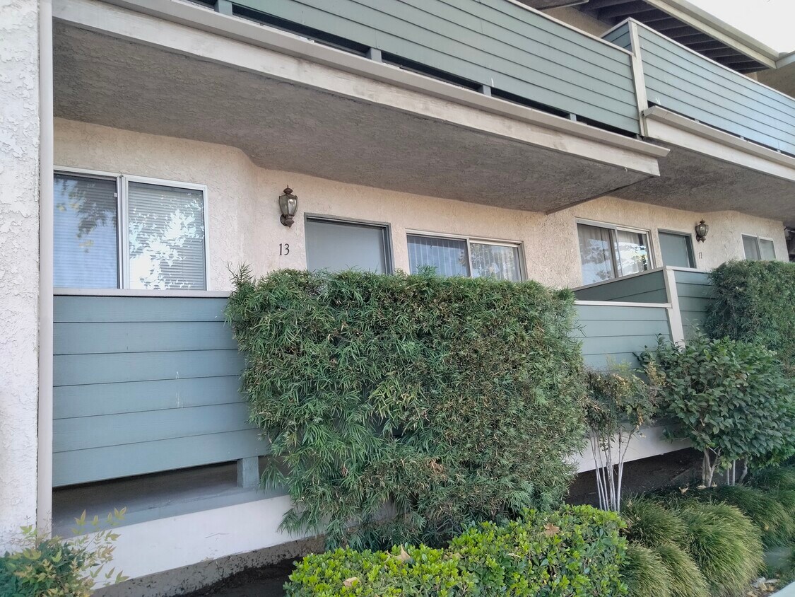 Front - 13100 Bromont Ave