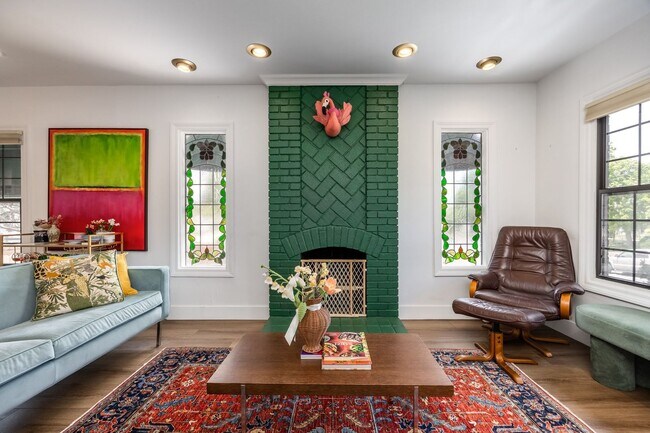 Foto del edificio - Charming 1935 Tudor in 15th & 15th – Renovated with Modern Luxury