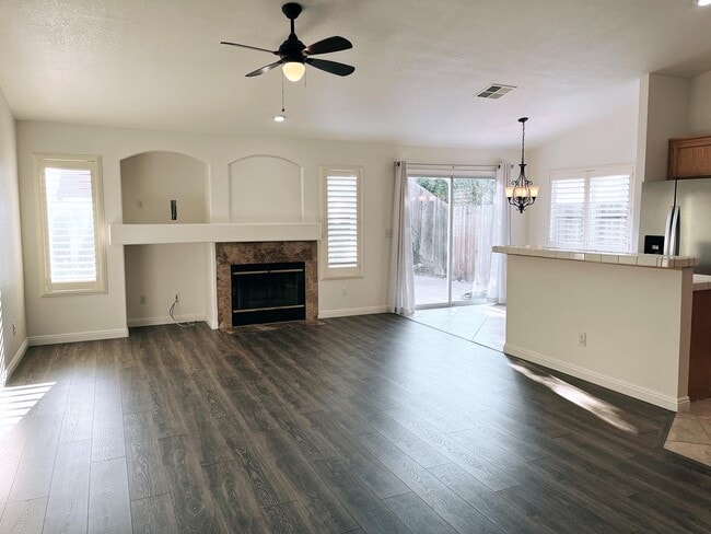 Building Photo - 5558 Sage Dr