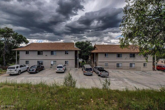 Building Photo - 638 Campbell St
