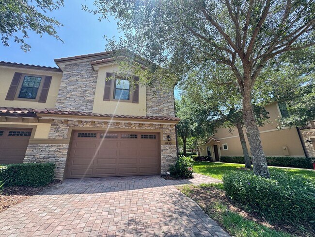 Foto del edificio - Fantastic Townhome In The Highly Desired E...