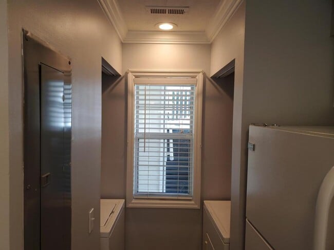 Building Photo - 469 White River Dr. # 34A