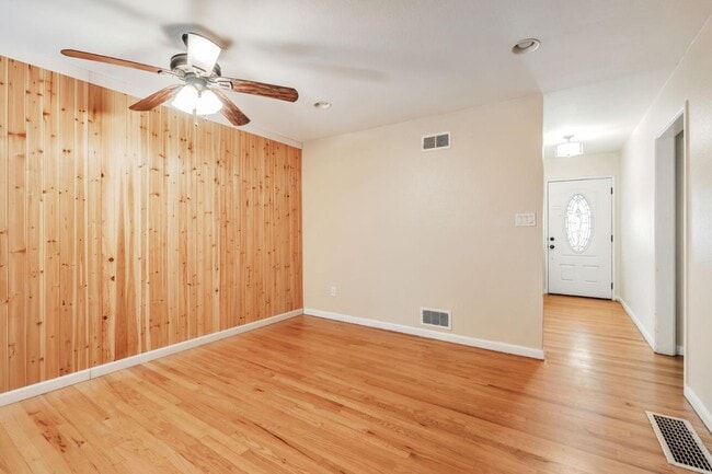 Foto del edificio - 2624 N Center St