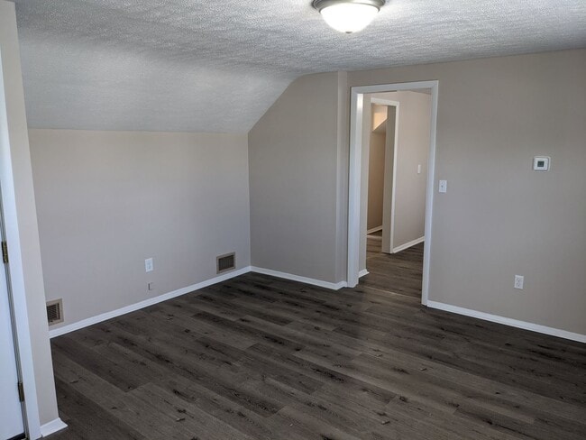 Building Photo - 1826 W 8th St