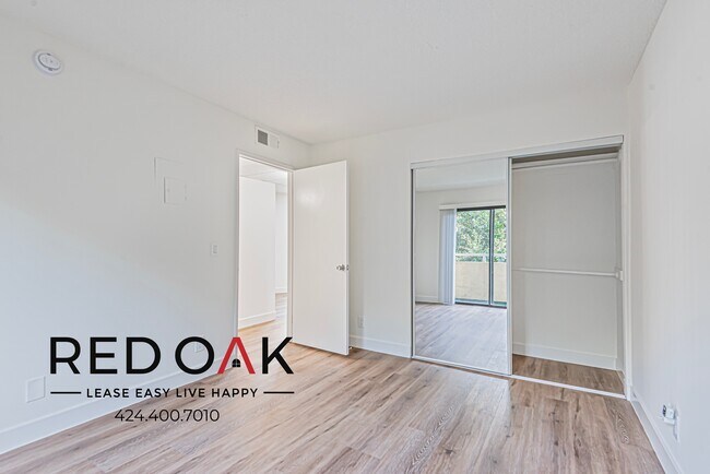 Foto del edificio - ~4 Weeks FREE~ Incredible Two Bedroom with...