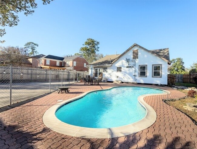 Building Photo - 307 W 31st St